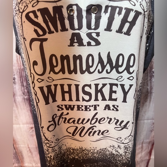 SAUKOLE | SLEEVELESS V NECK "SMOOTH AS TENNESSEE WHISKEY" TOP - Picture 8 of 9